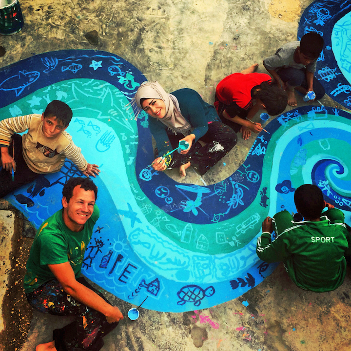 Joel-Bergner-and-children-syrian-refugee-camp